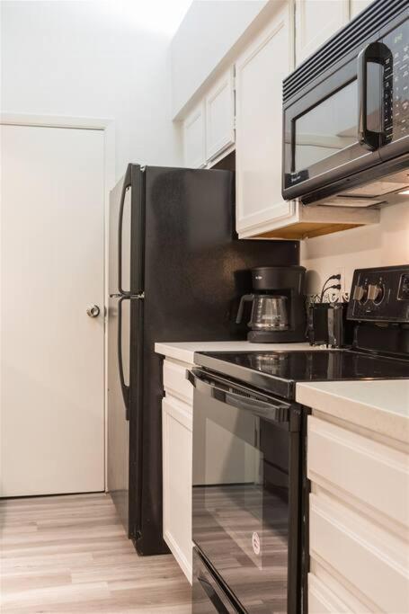 Cozy Condo Near Mcc With Pool, Bbq, Covered Parking Mesa Exterior photo