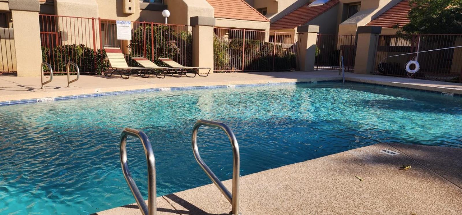 Cozy Condo Near Mcc With Pool, Bbq, Covered Parking Mesa Exterior photo